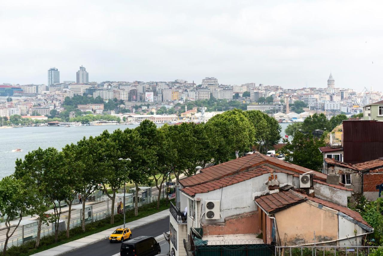 Istanbul Old City Colorful Houses Balat Petrion Hotel Esterno foto