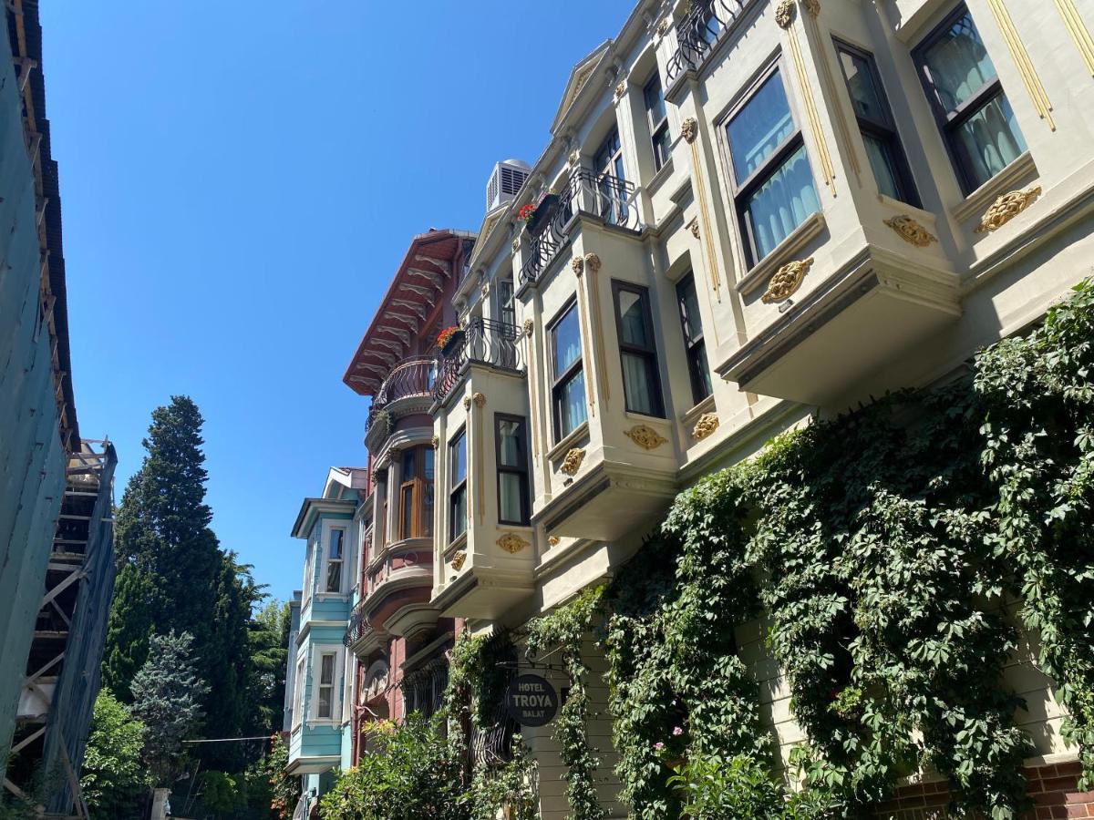 Istanbul Old City Colorful Houses Balat Petrion Hotel Esterno foto