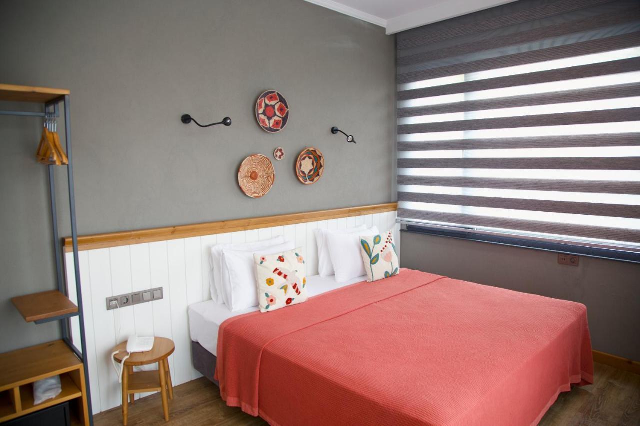 Istanbul Old City Colorful Houses Balat Petrion Hotel Esterno foto