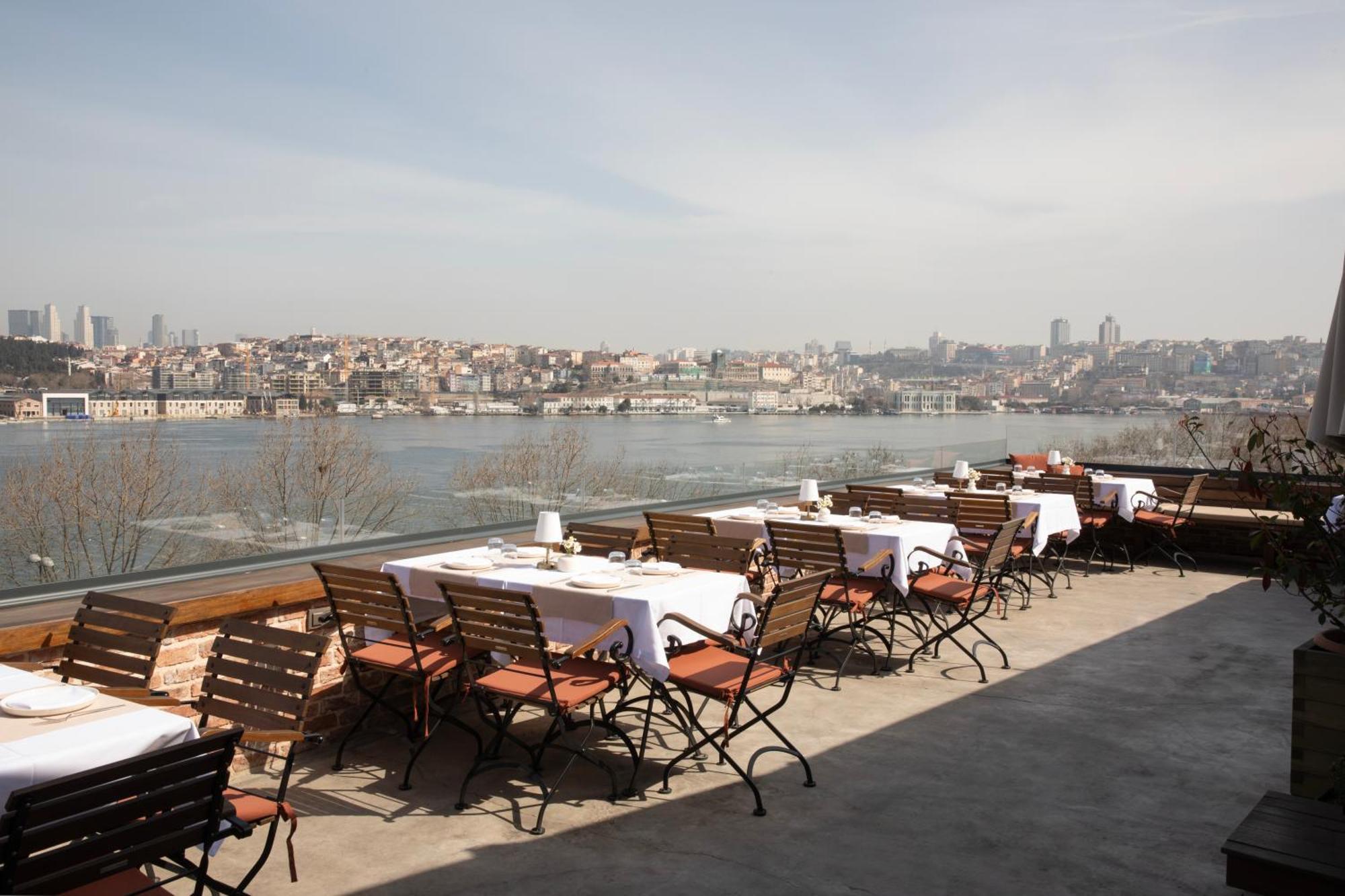 Istanbul Old City Colorful Houses Balat Petrion Hotel Esterno foto