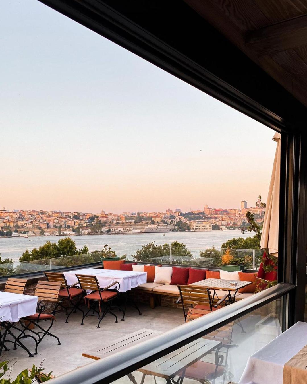 Istanbul Old City Colorful Houses Balat Petrion Hotel Esterno foto