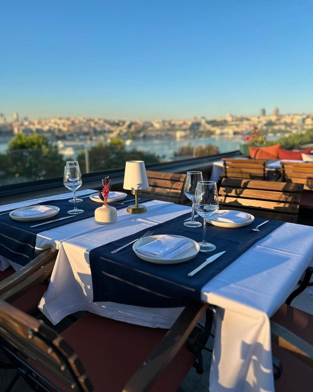 Istanbul Old City Colorful Houses Balat Petrion Hotel Esterno foto